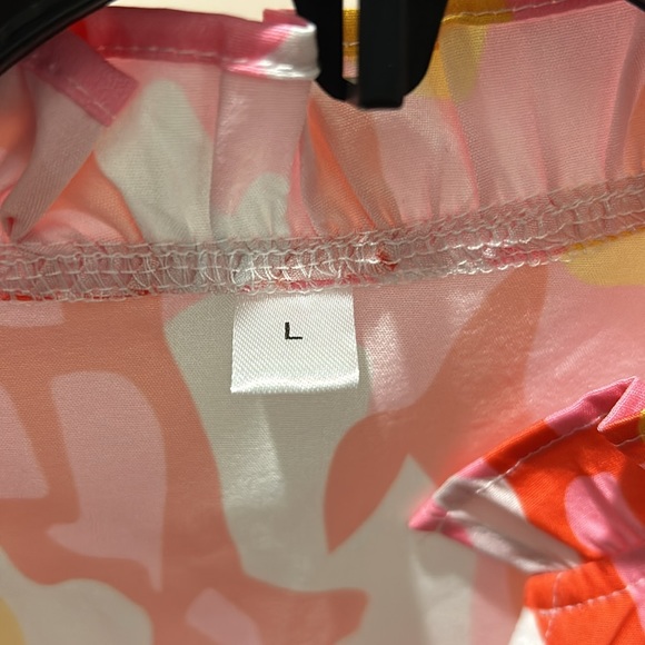 Beautiful womens top. Brand new without tags. Cute ruffle neck - Picture 4 of 4